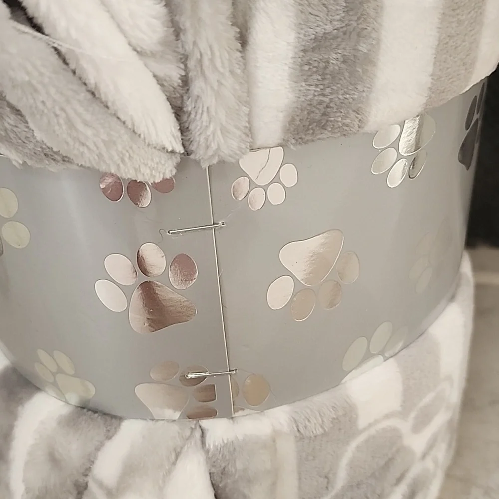 🐾 🌟 PAW PRINT Gray/White Striped PET THROW 🌟 🐾